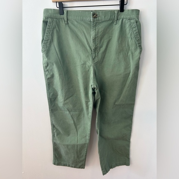 G.H. Bass & Co. Pants - G.H. Bass & Co. Women’s Green Chino Cropped Pants, Size 14